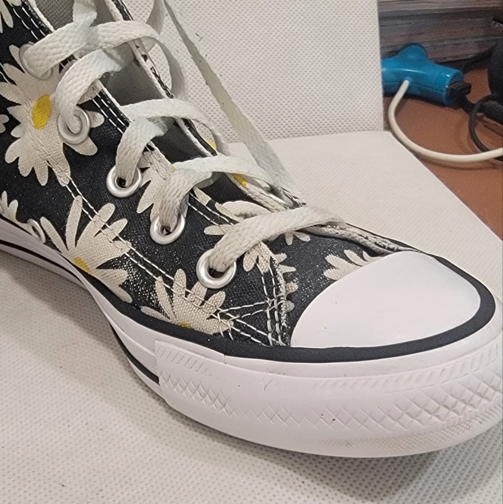 CONVERSE CHUCK TAYLOR HIGH TOP FLORAL DAISY PATTERN WITH SIDE POCKET - Picture 4 of 8